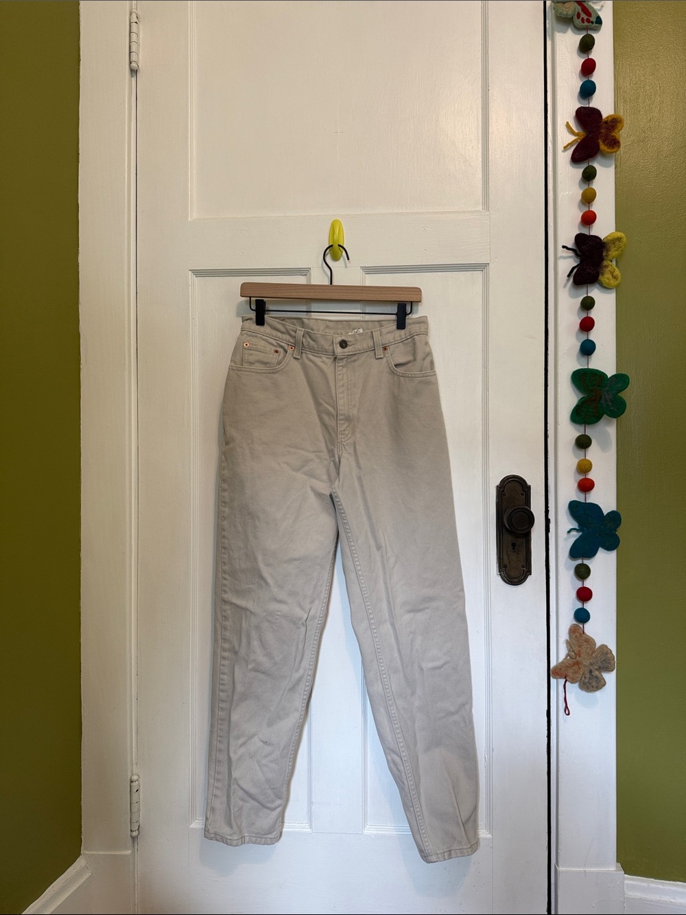 Levi's 550 Relaxed Fit Tapered Leg Jeans in Light Beige